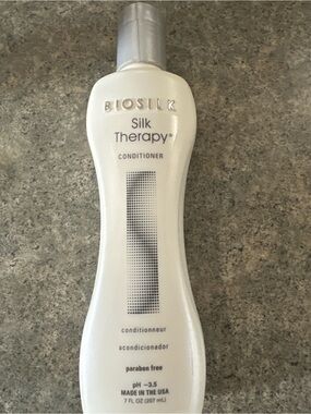 Biosilk Silk Therapy Conditioner - White and Silver Accents